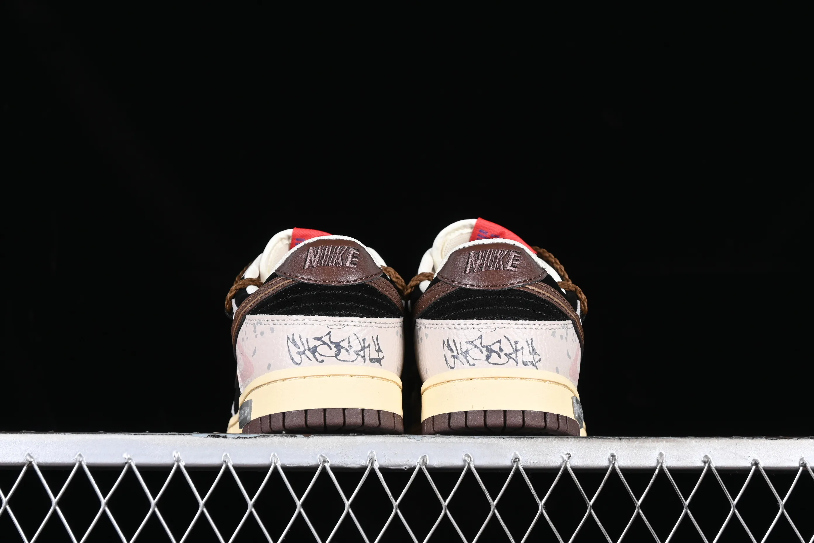 All Categories Nk SB Dunk Series Nk SB Dunk Low Low-top sneakers Nk Dunk Low Panda Prank-street lines graffiti distressed SB strap low-top casual sneakers DR9704-200